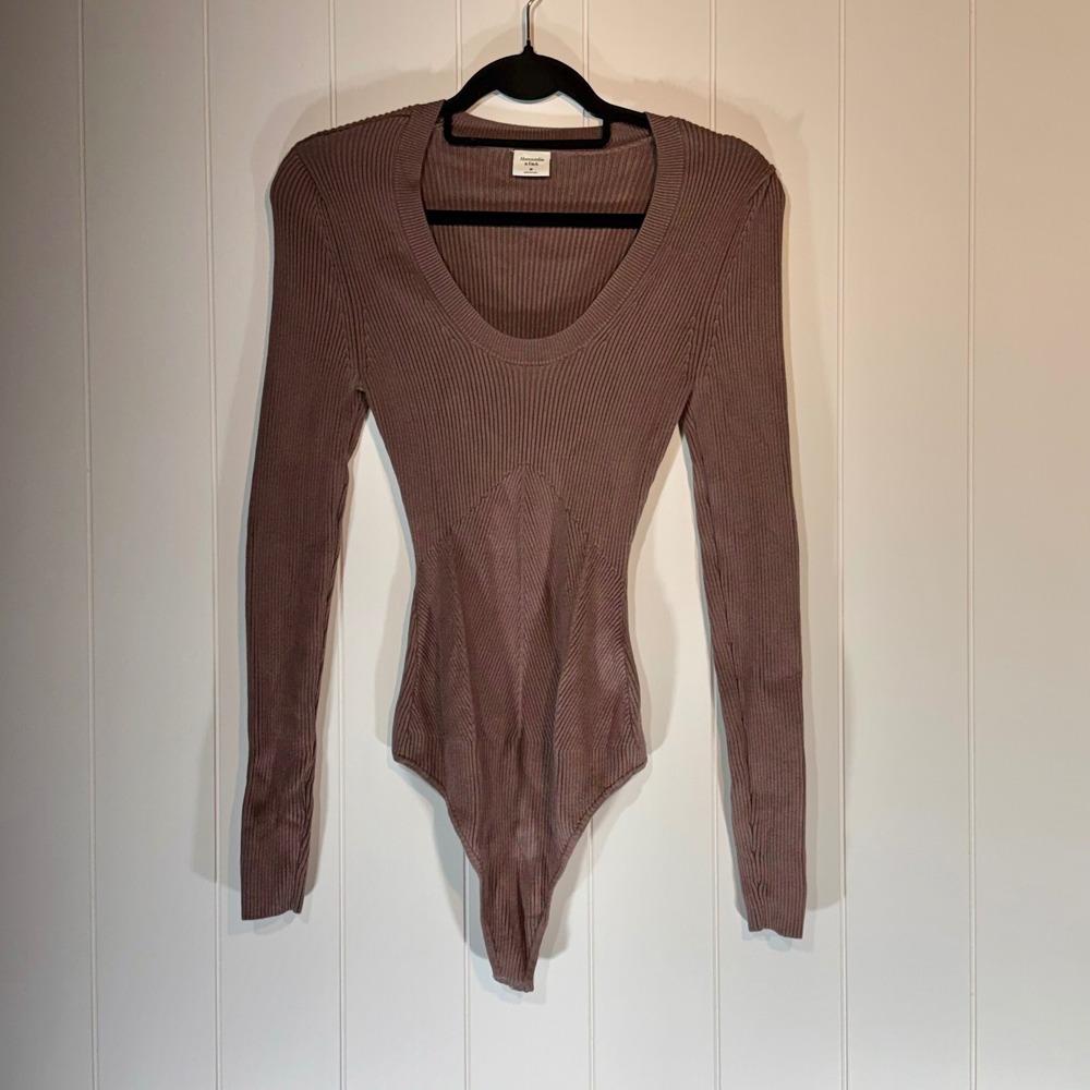 Abercrombie & Fitch Womens Ribbed Long Sleeve Scoop Neck Bodysuit Mauve Brown M